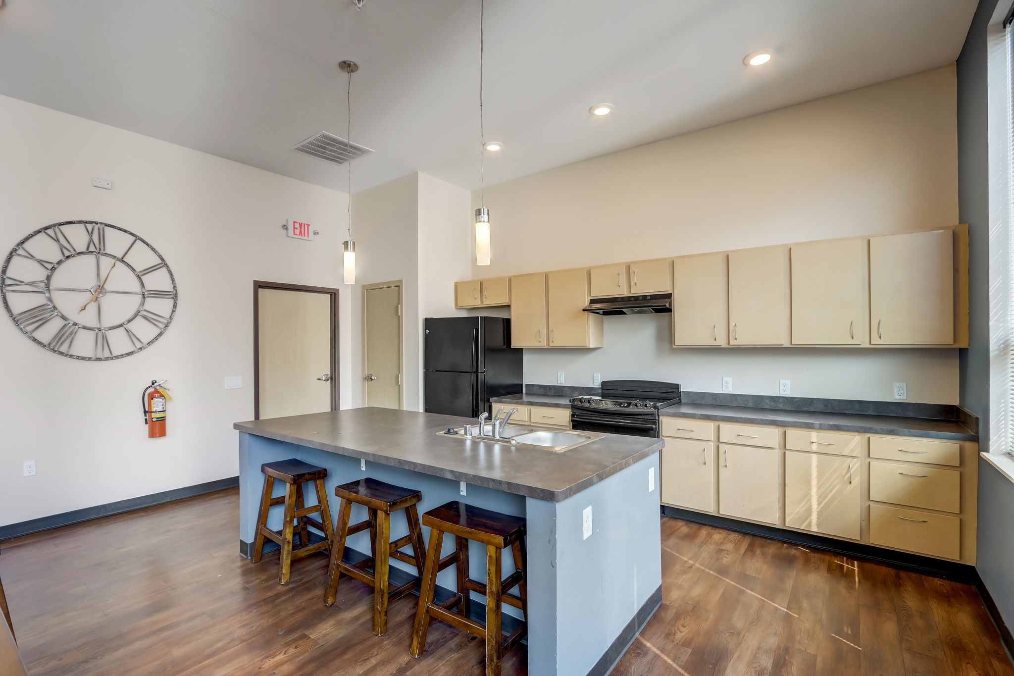 14811-web-or-mls-E Brown St 302-011.jpg